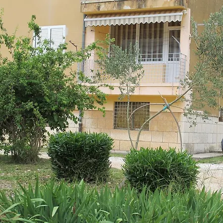 Tonka アパート トロギール